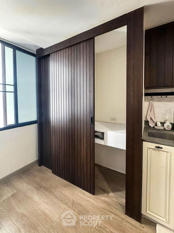 picture 3-BR Condo at Baan Prompong Condominium near MRT Phetchaburi (ID 1991457) - 30/40