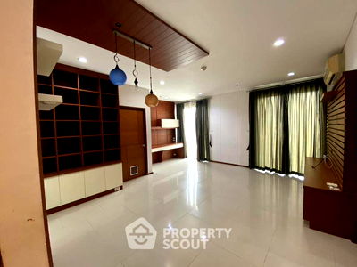 คอนโดให้เช่า : คอนโด 2-ห้องนอน ที่ วิลล่า สาทร ใกล้ BTS กรุงธนบุรี (ID 1237195)