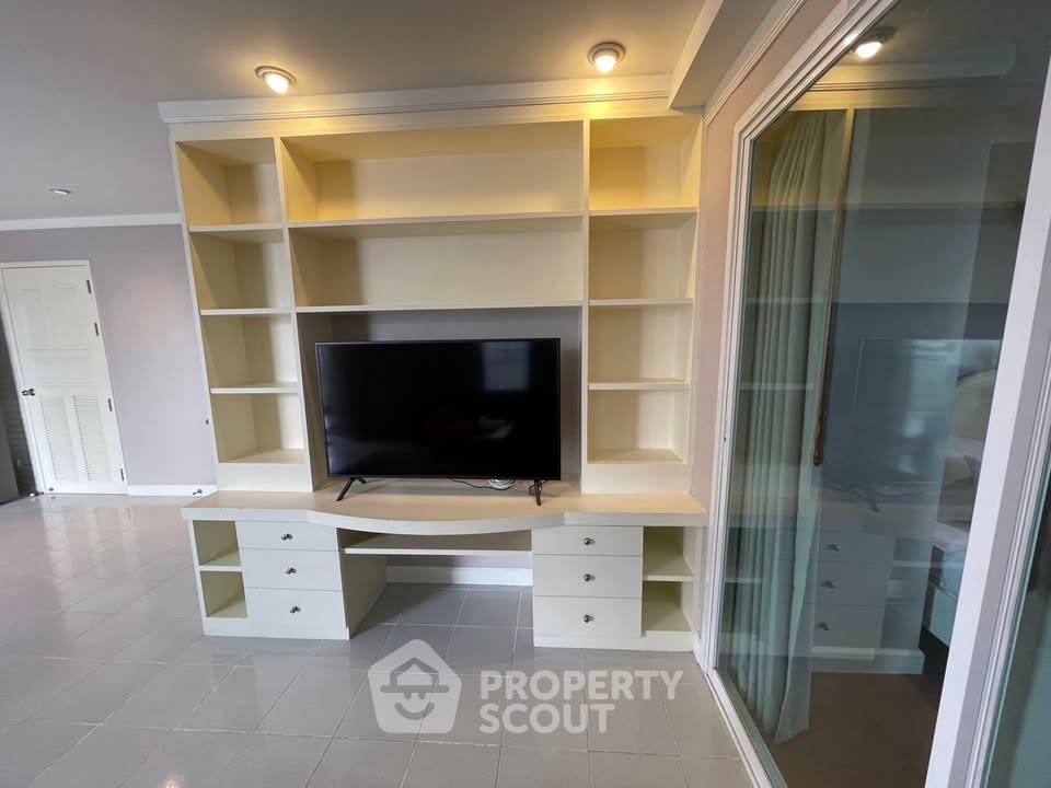picture 2-BR Condo at Supalai Place Sukhumvit 39 near BTS Phrom Phong (ID 2294376) - 19/32
