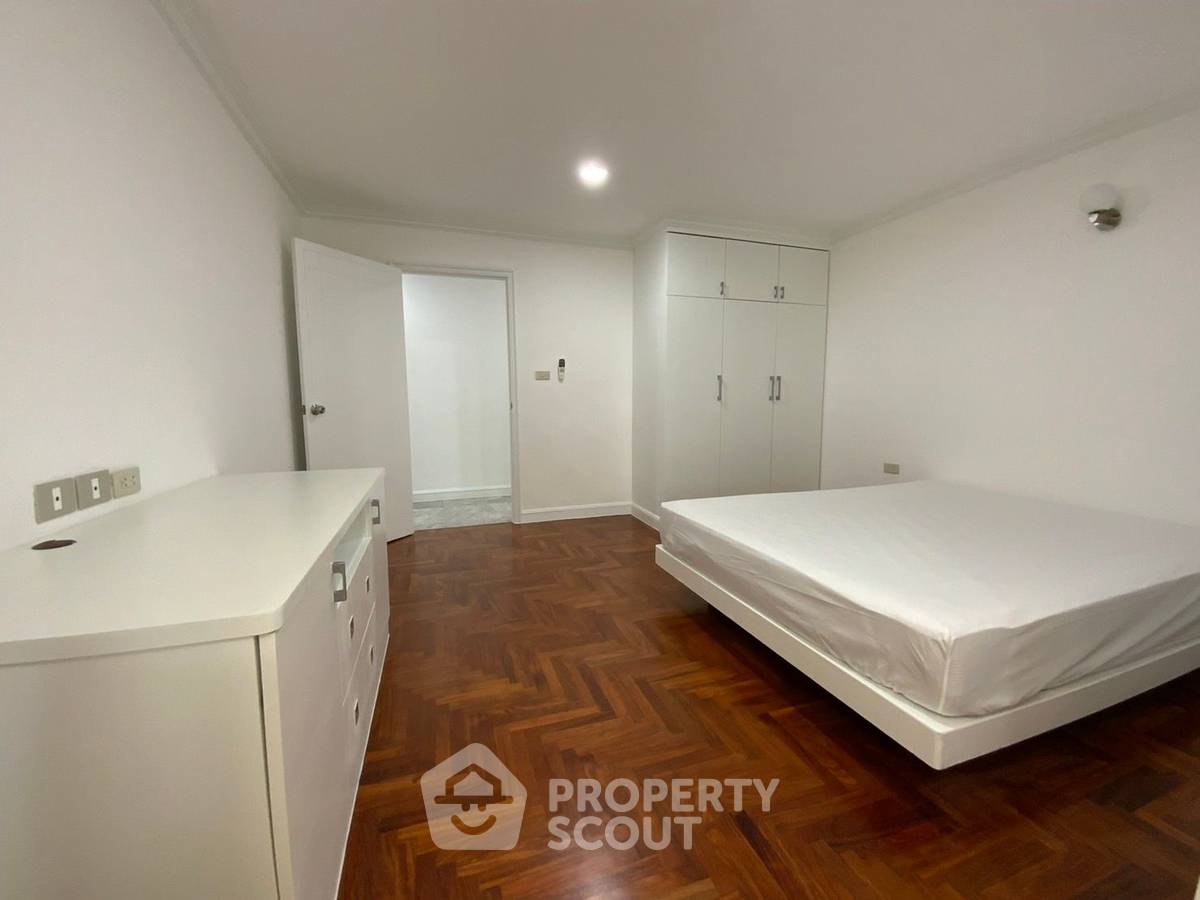picture 3-BR Condo at Regent On The Park 3 Condominium near MRT Phetchaburi (ID 934974) - 14/25