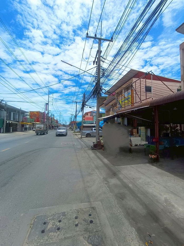 picture 3-storey commercial building for sale in front of Bueng Village Project, Nong Prue Community, Sriracha - 5/14