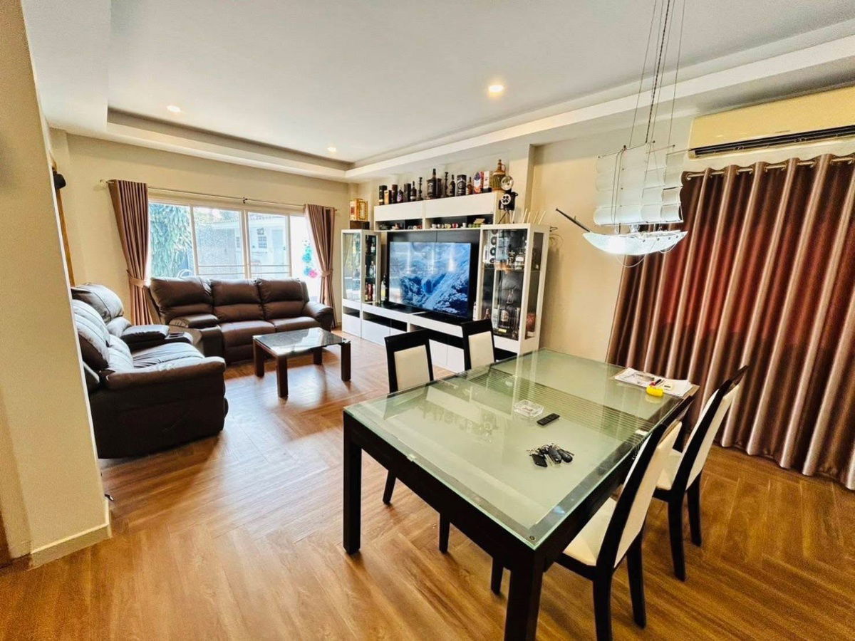 รูป Private House with Swimmimg Pool for  rent in chaiyapruk 2 - รูปที่ 3/13