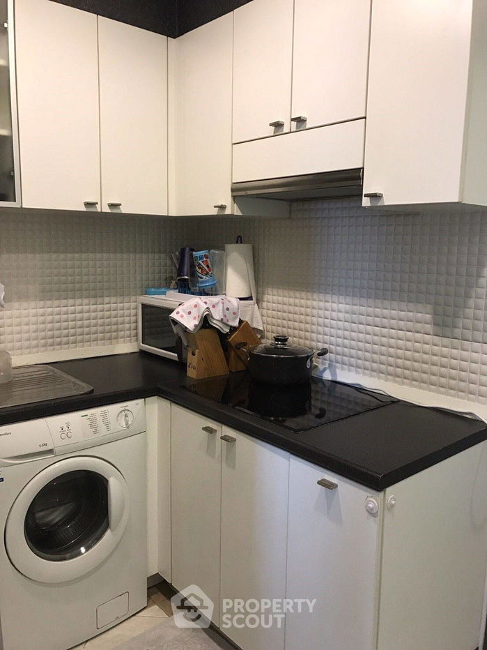 picture 2-BR Condo at Baan Siri Sathorn Condominium near MRT Khlong Toei (ID 2155292) - 10/11