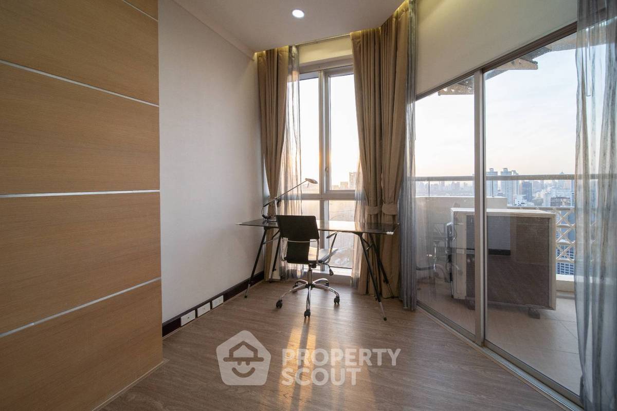 picture 3-BR Condo at The Waterford Diamond Tower Sukhumvit near BTS Phrom Phong (ID 512275) - 11/17