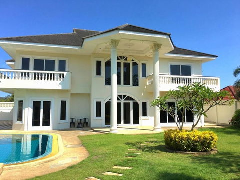 For sale: Large luxury detached house in Bang Saray area, seaside, Sattahip, Chonburi