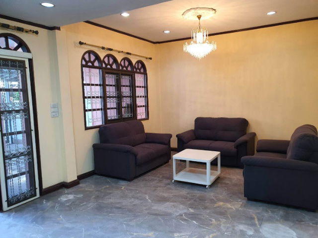 picture Two-and-a-half-story townhouse for rent in Phonphailin Village, Lat Phrao 41/1, Bangkok. - 11/18