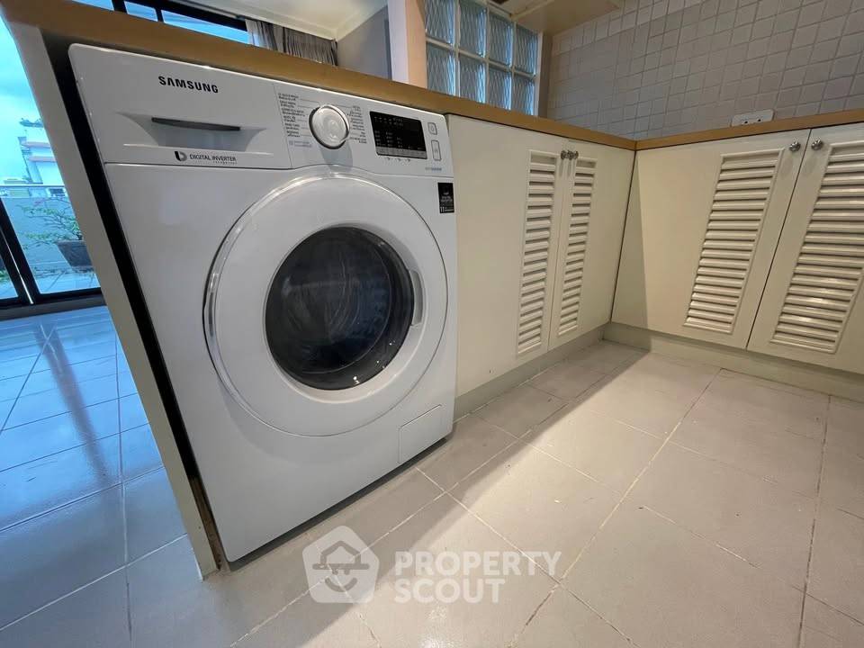 picture 2-BR Condo at Supalai Place Sukhumvit 39 near BTS Phrom Phong (ID 2294376) - 9/32