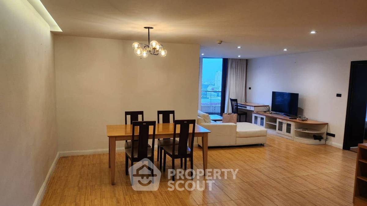 picture 3-BR Condo at Supalai Place Sukhumvit 39 near BTS Phrom Phong (ID 974624) - 6/6