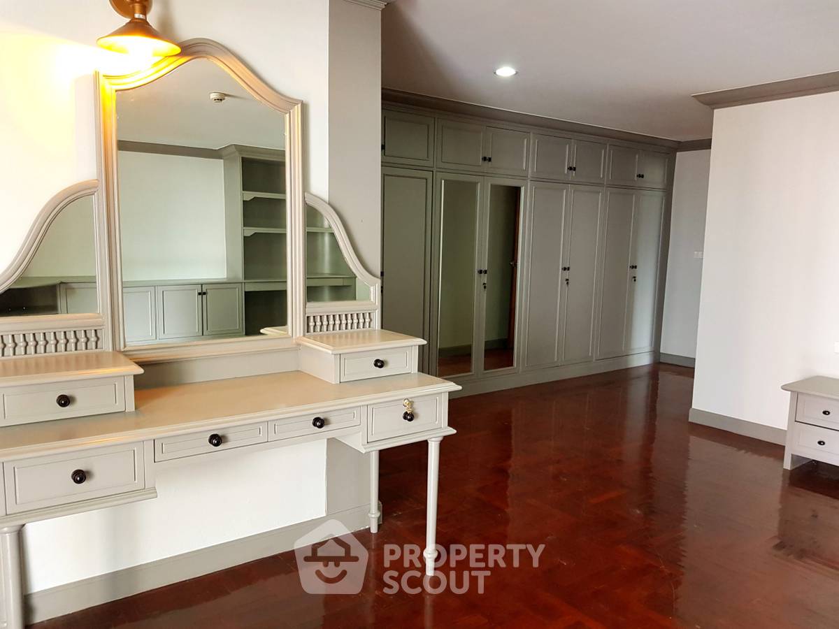 picture 3-BR Condo at Windsor Tower Condominium near BTS Asok (ID 511391) - 1/8