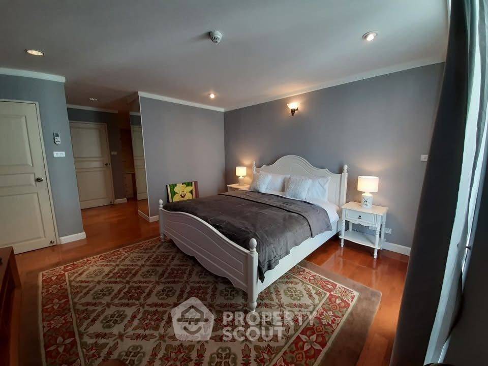 picture 2-BR Condo at Supalai Place Sukhumvit 39 near BTS Phrom Phong (ID 2297061) - 11/22