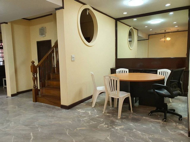 picture Two-and-a-half-story townhouse for rent in Phonphailin Village, Lat Phrao 41/1, Bangkok. - 5/18