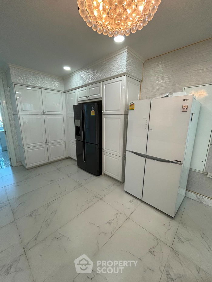 picture 4 Bedroom Penthouse at Royce Private Residences (ID 1404323) - 11/26