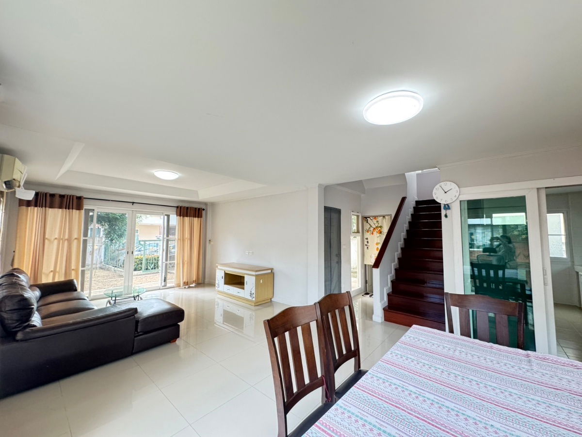 picture House for RENT! ** Corner Unit ** Close to Town near Shopping mall, Market, International School and etc. - 8/22