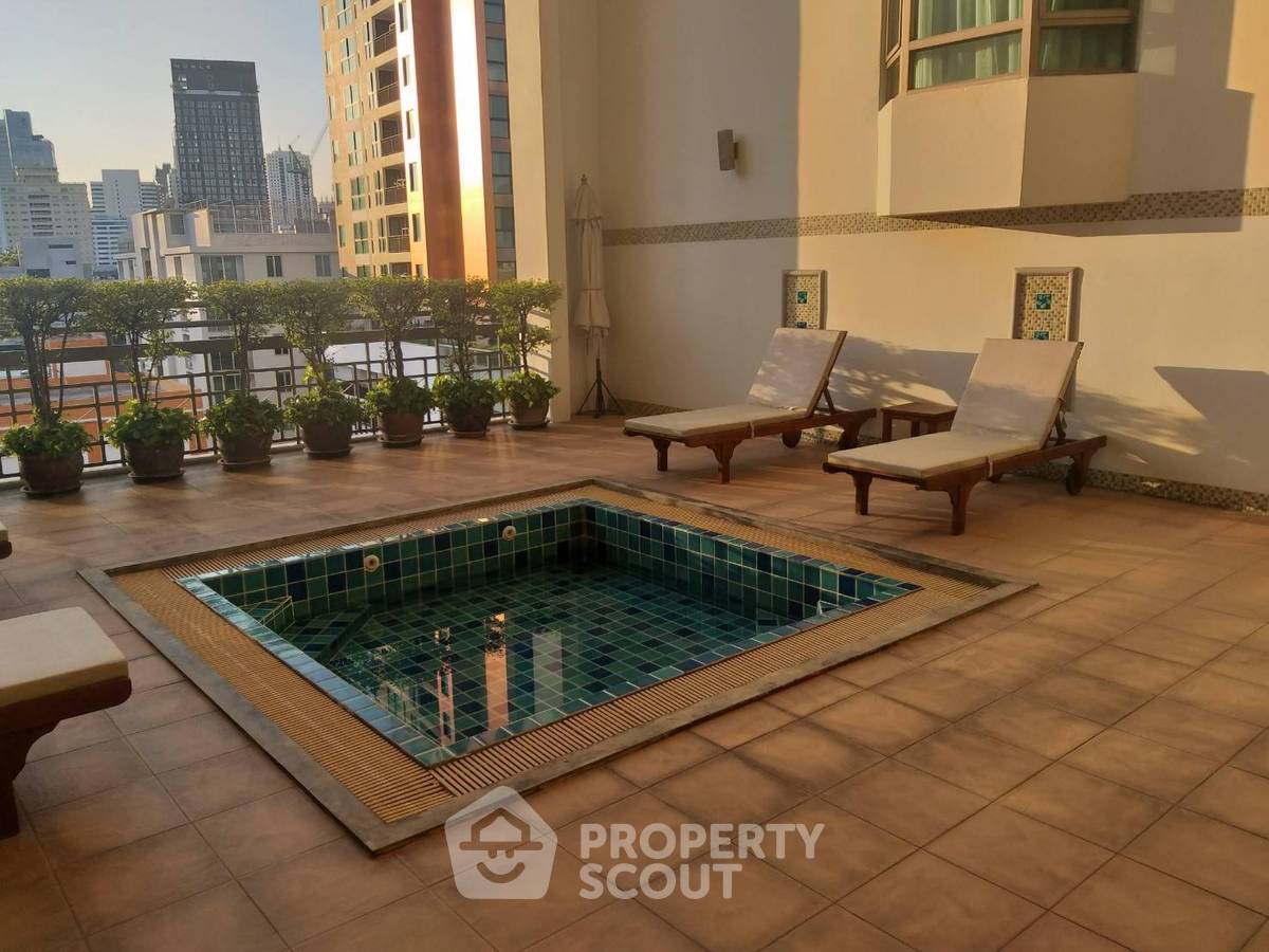 picture 2-BR Condo at Royal Castle Sukhumvit near BTS Phrom Phong (ID 886671) - 3/21