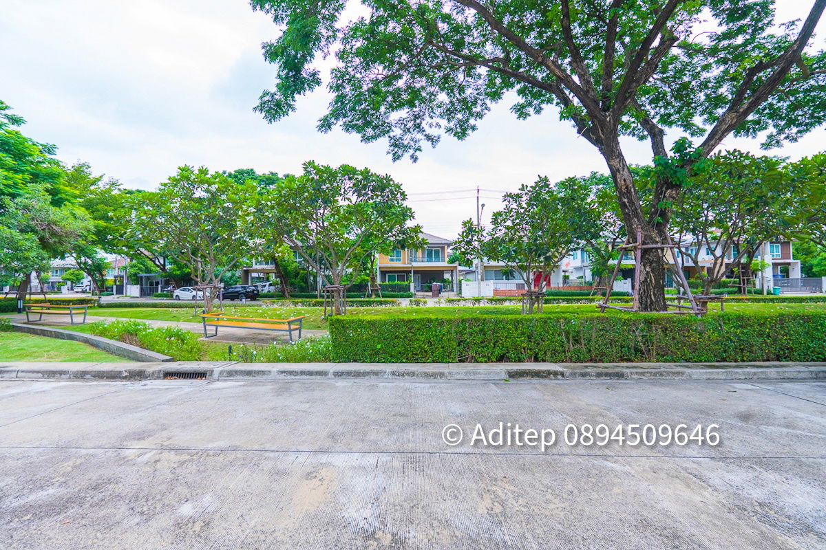 picture Single house for sale, 60 sq m, Pruklada Wongwaen-Hathai Rat, 3 bedrooms, 3 bathrooms, front of house facing the garden - 3/29