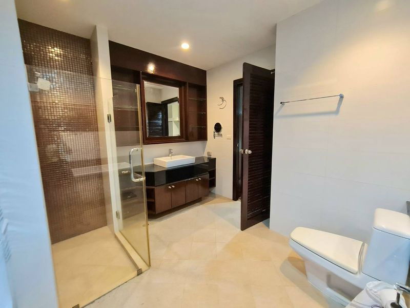 picture Two-storey detached house for sale in Horseshoe Point Village, near the edge of Map Prachan Reservoir, Pattaya, Chonburi - 10/18