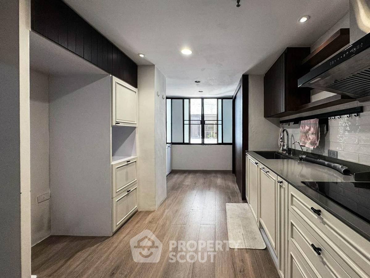 picture 3-BR Condo at Baan Prompong Condominium near MRT Phetchaburi (ID 1991457) - 24/40