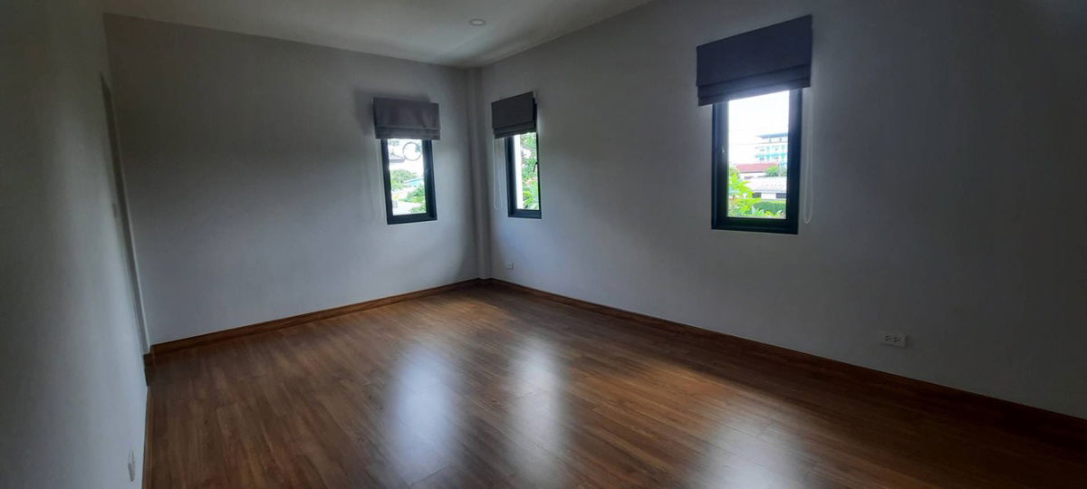 picture Single house for rent, CENTRO Vibhavadi 70 K/permonthCorner house, 63 sq.wa. ,  Usable area: 274 sq m. • 4 bedrooms • 6 bathrooms •  3 covered parking - 18/25
