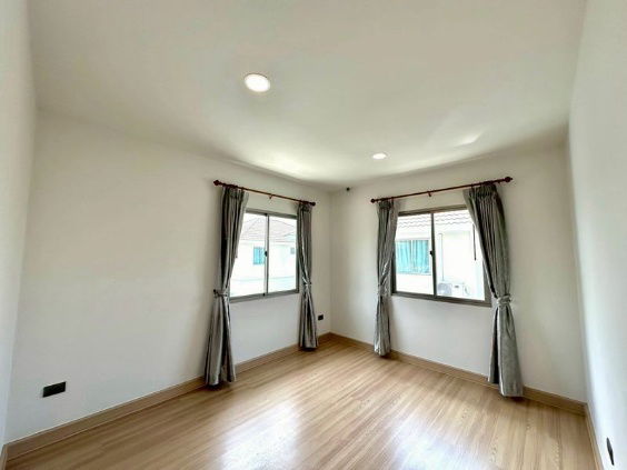 picture For rent Grand Valley Project: Bangsaen - Liang Nong Mon: 4 bedrooms, 3 bathrooms, house near the garden - 14/20