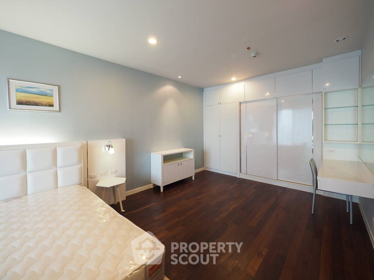 picture 2-BR Condo at Circle Condominium near MRT Phetchaburi (ID 515674) - 8/14