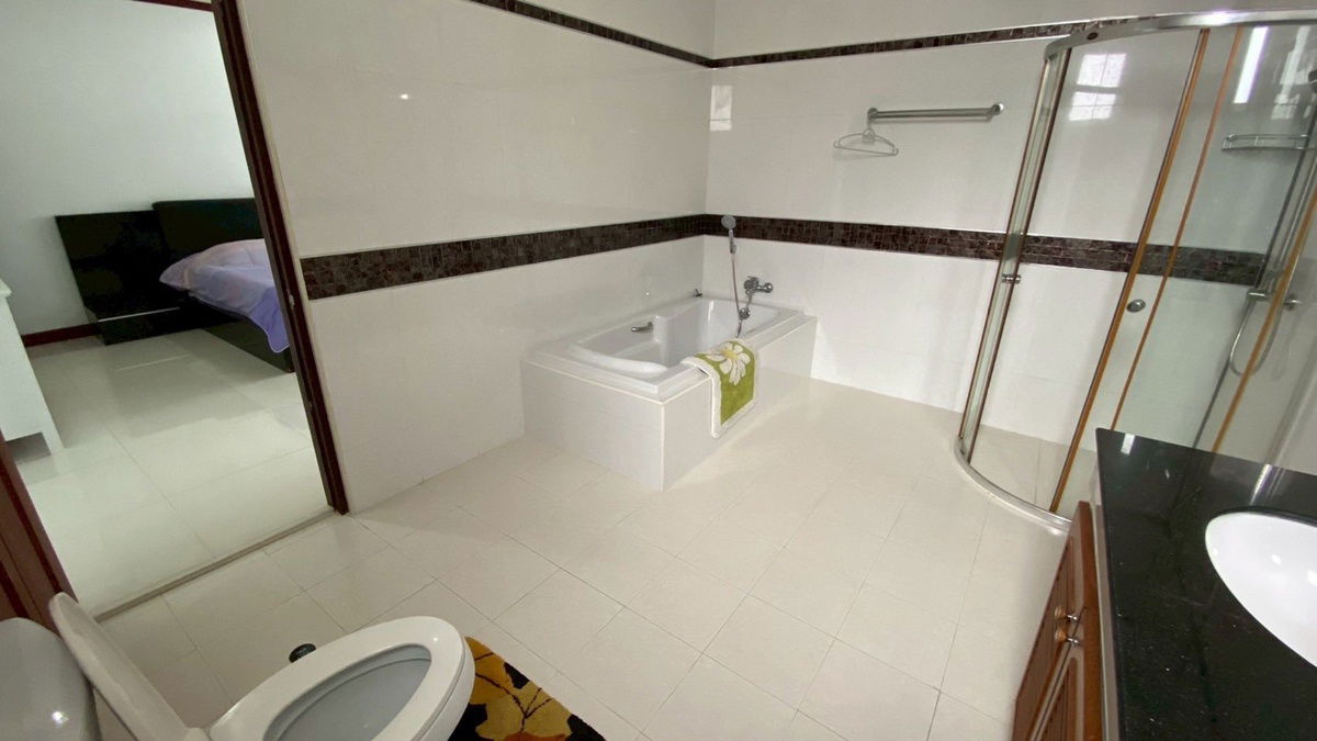 รูป บ้านพูลวิลล่า – จอมเทียน พัทยา ,บ้านเดี่ยว 3 ชั้น 4 ห้องนอน + 1 ห้องเด็ก / 5 ห้องน้ำ,พื้นที่ใช้สอยประมาณ 200 ตร.ม. - รูปที่ 12/18