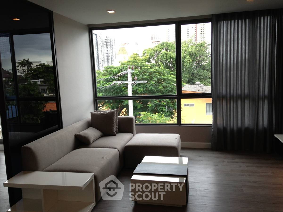รูป คอนโด 1-ห้องนอน ที่ เดอะ รูม สุขุมวิท 40 ใกล้ BTS ทองหล่อ (ID 814811) - รูปที่ 1/9