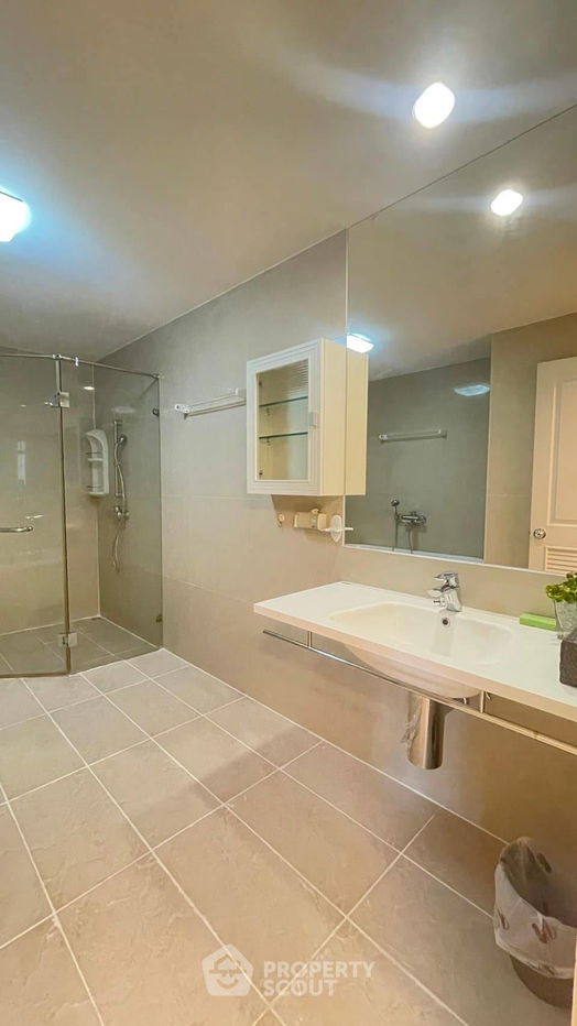 picture 2-BR Condo at Baan Sathorn Chaopraya near BTS Krung Thon Buri (ID 1094849) - 10/12