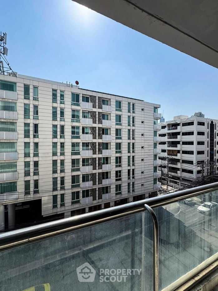 picture 3-BR Condo at Baan Prompong Condominium near MRT Phetchaburi (ID 1991457) - 38/40