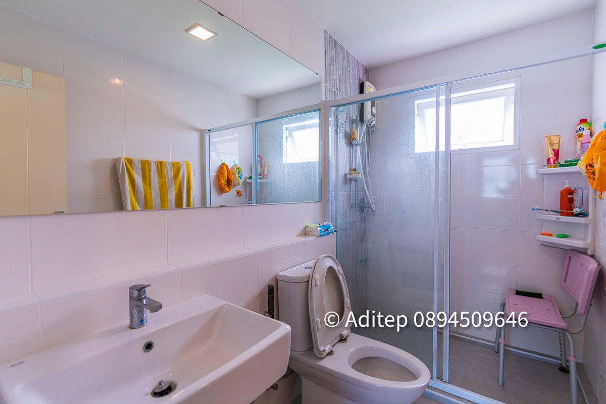 picture Single house for sale, 60 sq m, Pruklada Wongwaen-Hathai Rat, 3 bedrooms, 3 bathrooms, front of house facing the garden - 29/29