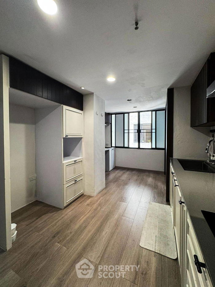 picture 3-BR Condo at Baan Prompong Condominium near MRT Phetchaburi (ID 1991457) - 26/40