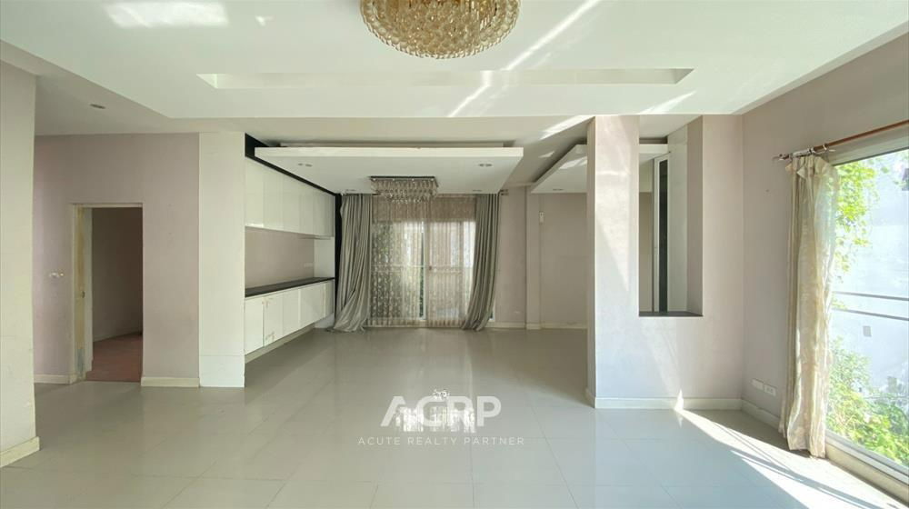 picture House for sale, Bangkok Boulevard Pinklao-Phetkasem, On Main Road. - 7/17
