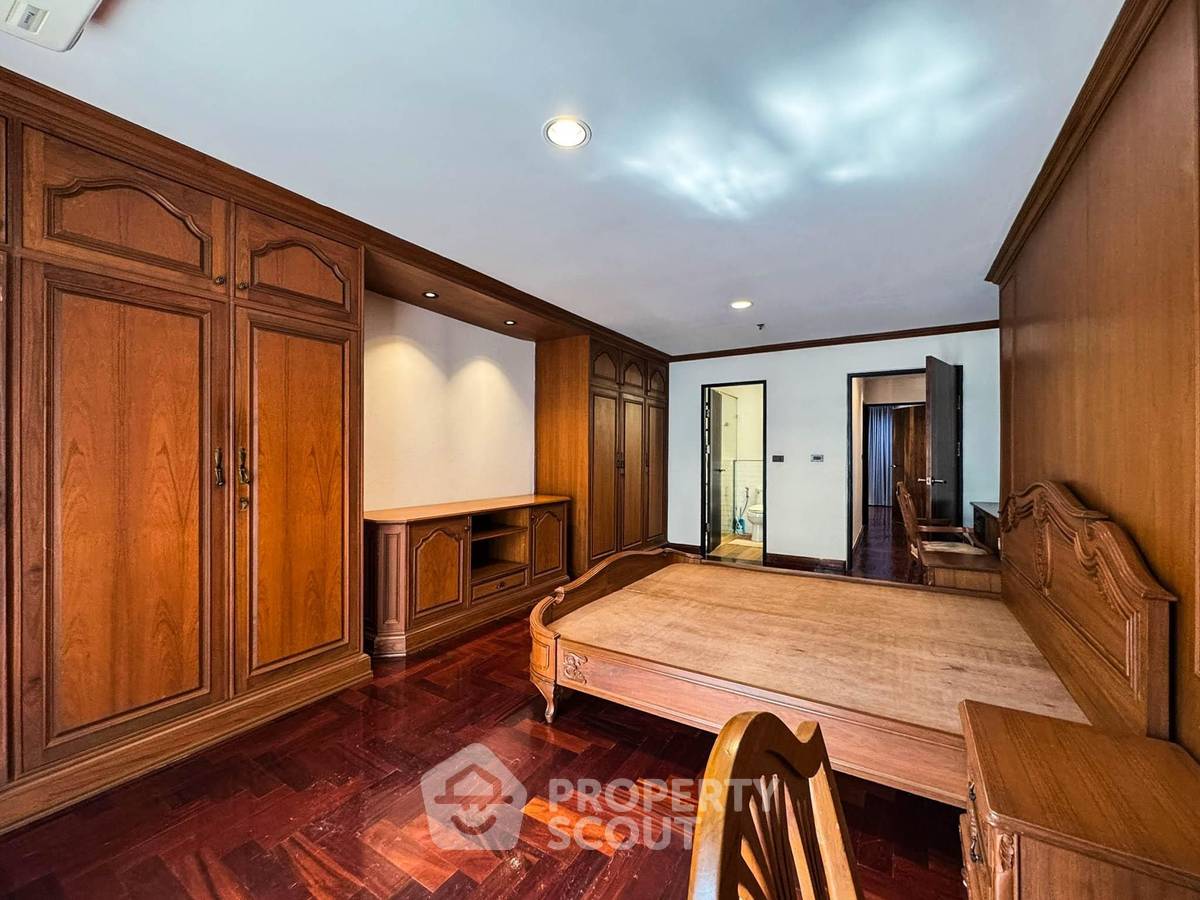 picture 3-BR Condo at Baan Prompong Condominium near MRT Phetchaburi (ID 1991457) - 10/40