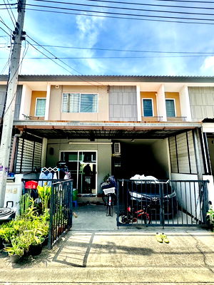Townhouses for sale : Townhome for sale in Baan Pruksa 107 Tiwanon-Rangsit. Excellent condition, shady atmosphere! 