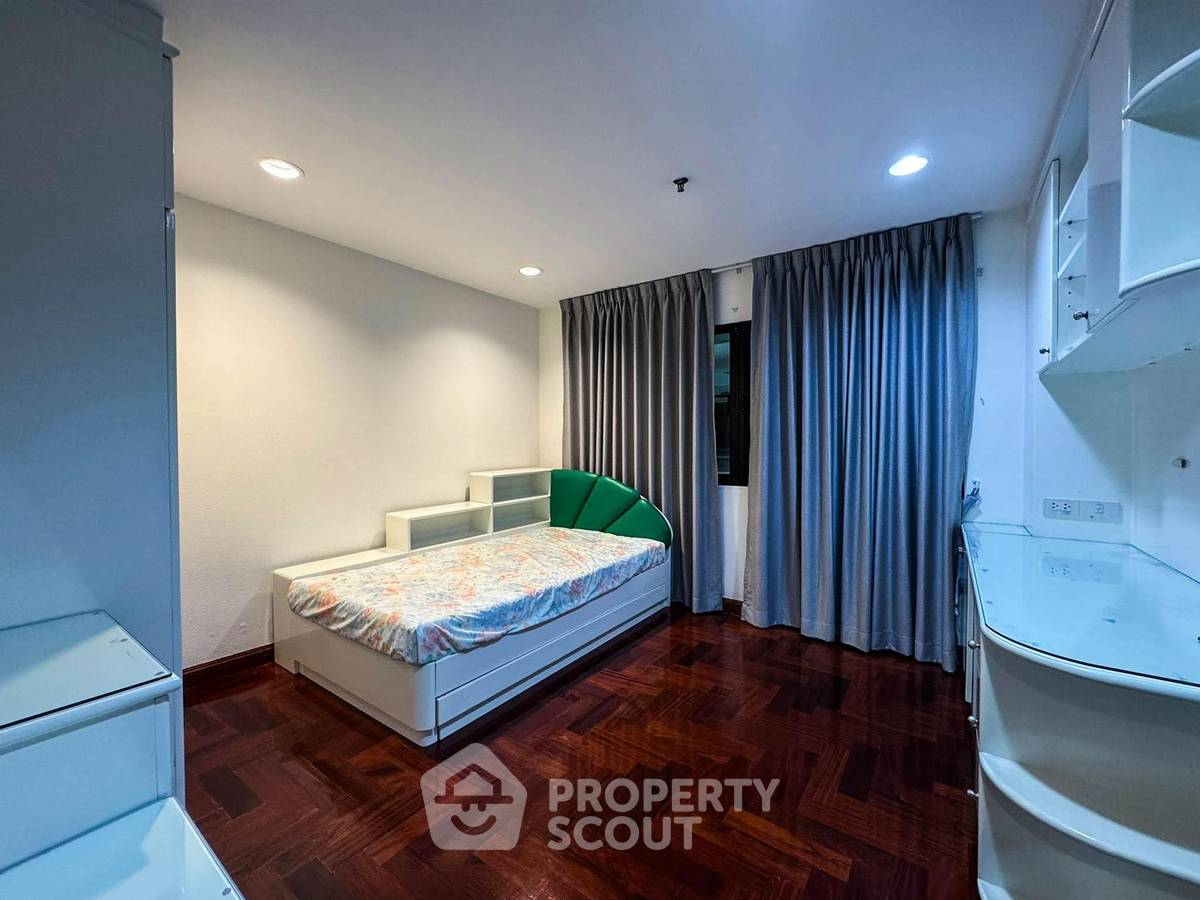 picture 3-BR Condo at Baan Prompong Condominium near MRT Phetchaburi (ID 1991457) - 31/40