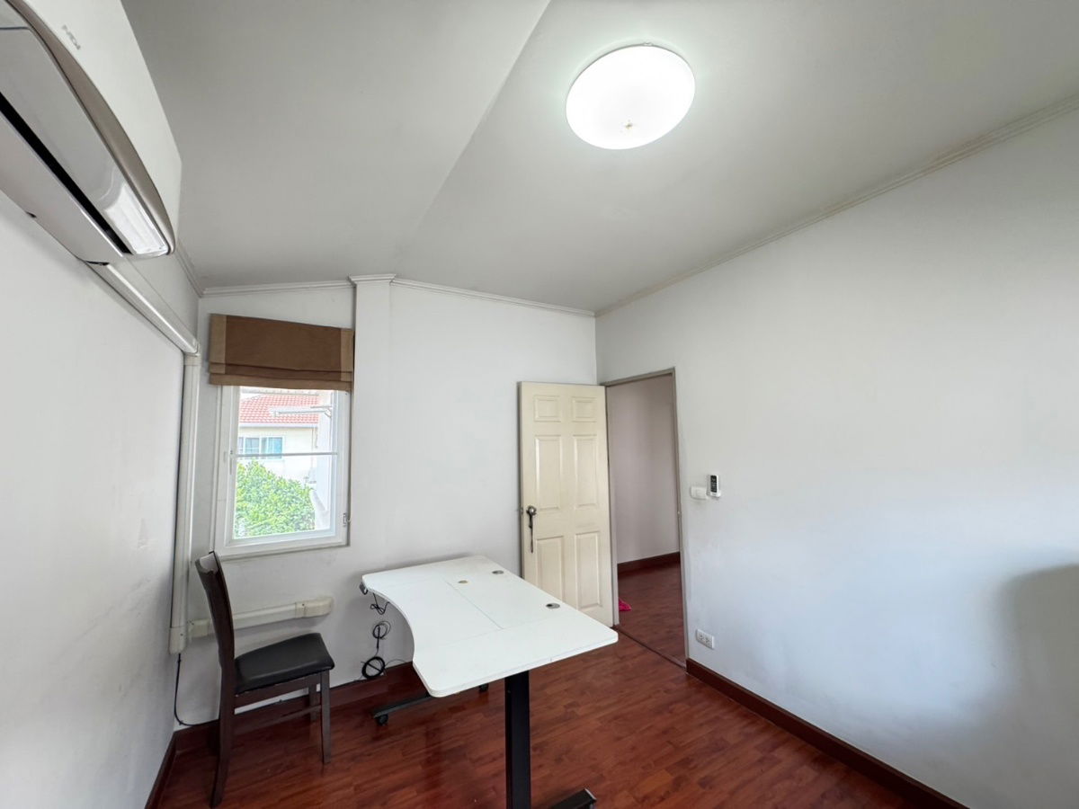 picture House for RENT! ** Corner Unit ** Close to Town near Shopping mall, Market, International School and etc. - 19/22