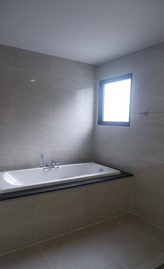 picture Single house for sale in the Britannia Bangna - Sriwari fully furnished, near Mega Bangna shopping center. Interested? Add me on Line @841qqlnr. - 22/27