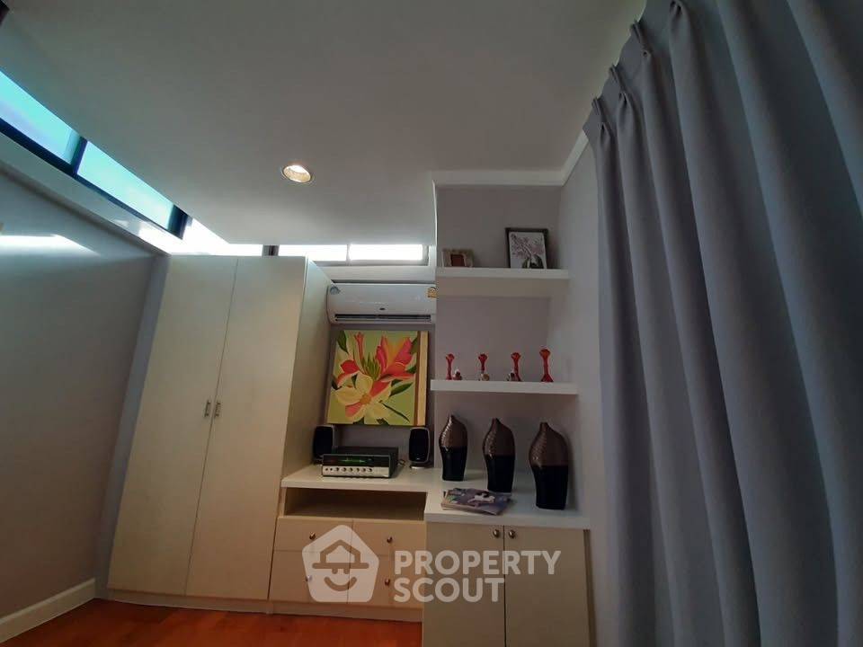 picture 2-BR Condo at Supalai Place Sukhumvit 39 near BTS Phrom Phong (ID 2297058) - 19/22