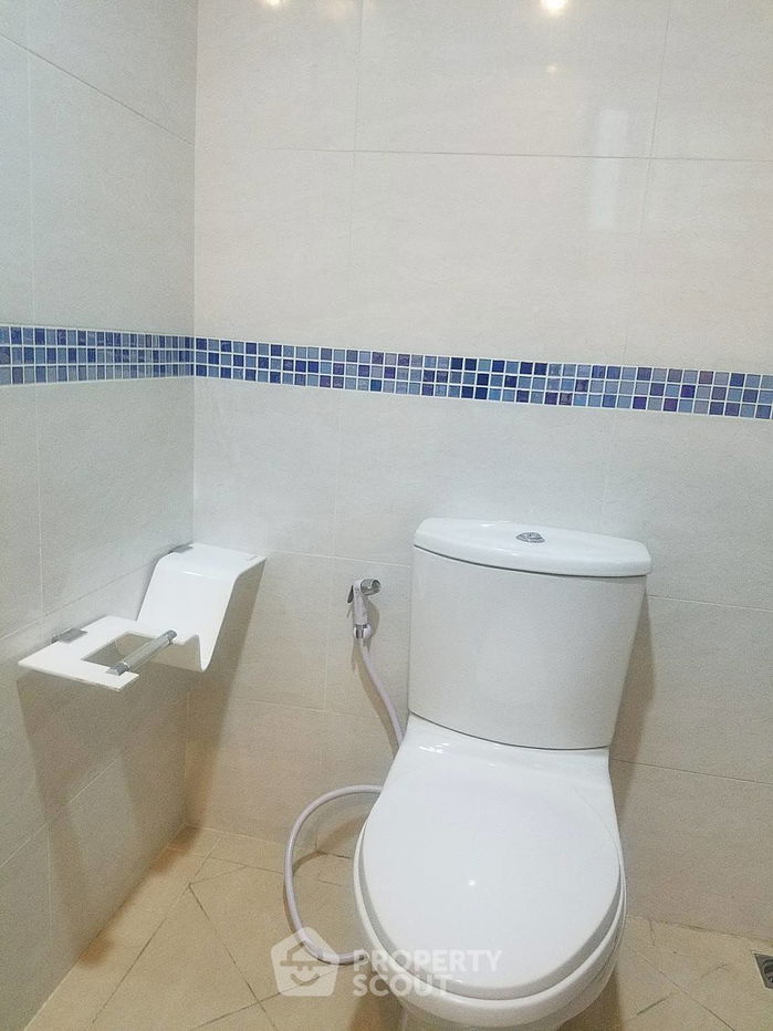 picture 1-BR Condo at Life @ Sathorn 10 near BTS Saint Louis (ID 370904) - 3/12