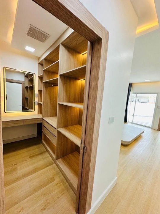 รูป ปล่อยเช่า บ้าน 3 ชั้นย่านสาทร  หลังมุม แต่งสไตล์โมเดิร์น  ซอยจันทร์ 32 สาทร ติดถนน จอดรถในบ้านได้ 1-2 คัน - รูปที่ 4/14
