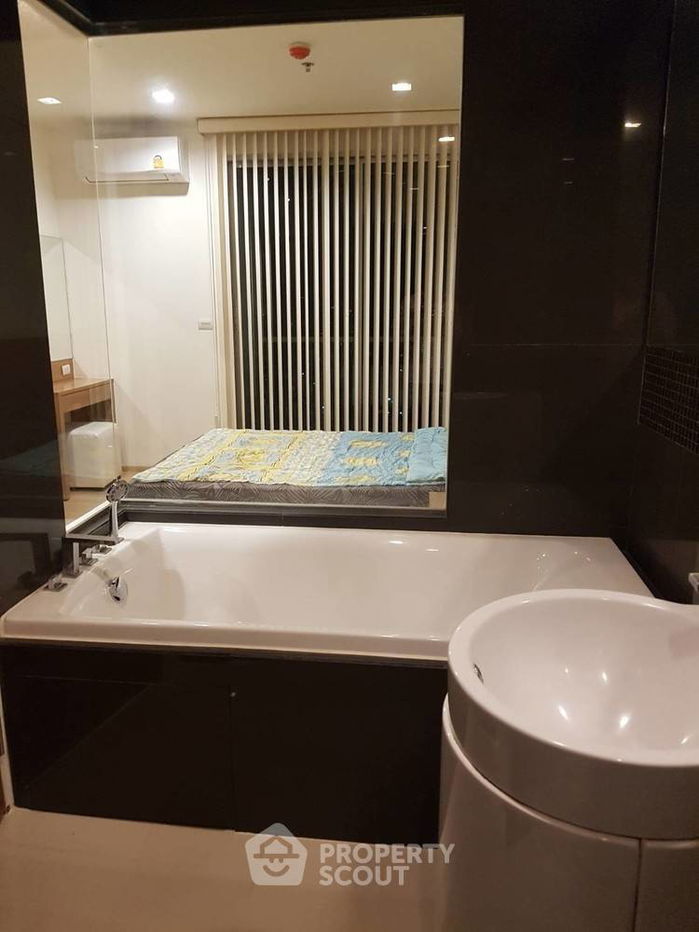 picture 1-BR Condo at Rhythm Sukhumvit 44/1 near BTS Phra Khanong (ID 384290) - 1/3