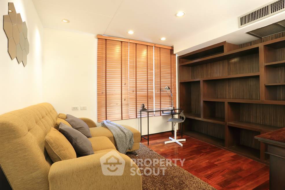 picture 2-BR Condo at Urbana Langsuan Condominium near BTS Ratchadamri (ID 825515) - 3/7