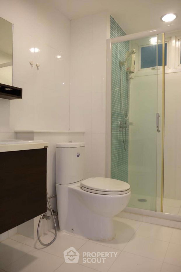 picture 2-BR Condo at The Fine @ River Condominium near BTS Saphan Taksin (ID 421624) - 5/8