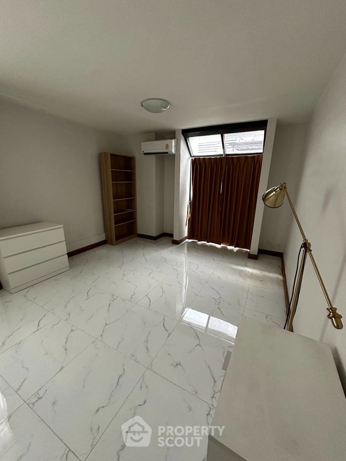 picture 2-BR Condo at Pipat Place Condominium near BTS Chong Nonsi (ID 1988987) - 6/7