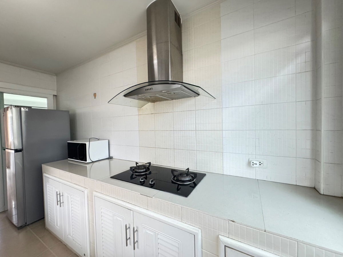 picture House for RENT! ** Corner Unit ** Close to Town near Shopping mall, Market, International School and etc. - 10/22