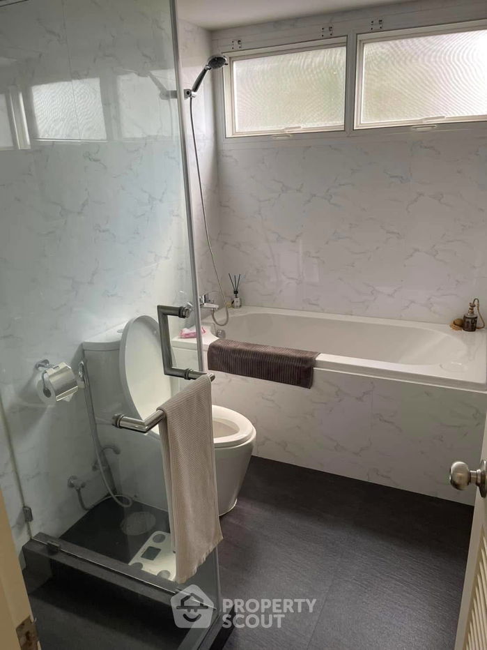 picture 2-BR Condo at Serene Place Sukhumvit 24 Condominium near BTS Phrom Phong (ID 2057952) - 10/15