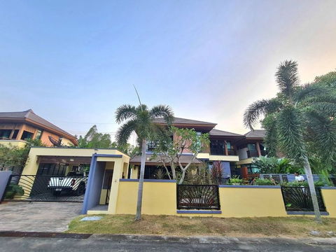 Two-storey detached house for sale in Horseshoe Point Village, near the edge of Map Prachan Reservoir, Pattaya, Chonburi