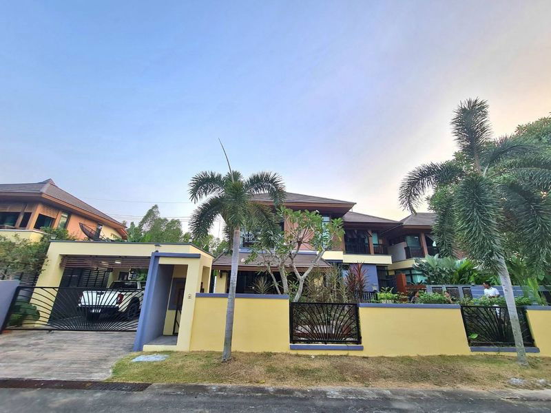 picture Two-storey detached house for sale in Horseshoe Point Village, near the edge of Map Prachan Reservoir, Pattaya, Chonburi - 1/18