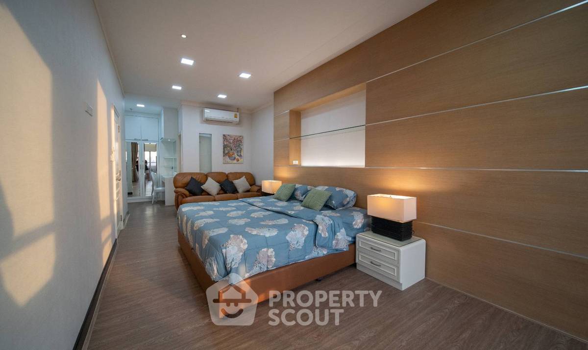 picture 3-BR Condo at The Waterford Diamond Tower Sukhumvit near BTS Phrom Phong (ID 512275) - 9/17