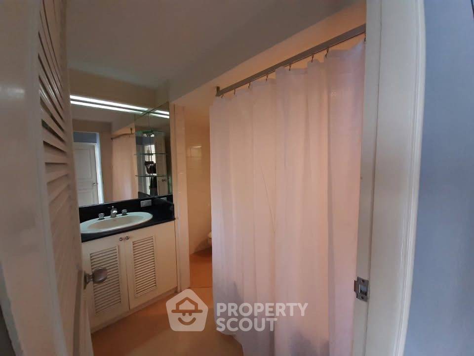 picture 2-BR Condo at Supalai Place Sukhumvit 39 near BTS Phrom Phong (ID 2297058) - 15/22