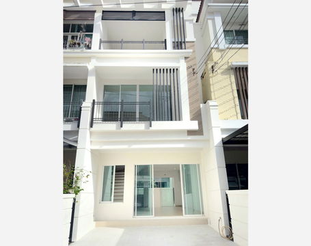 Call : 085-324-6515 Baan Klang Muang Urbanion Kaset-Nawamin 2, Size 3 Beds, 3 Baths, near Sky Train Pink Line Lat Pla Khao Station
